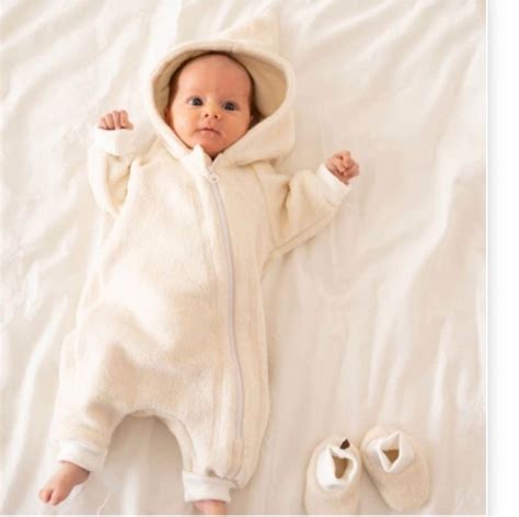 ilustrácia správne zavinutého novorodenca v zavinovačke