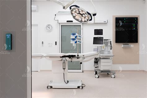 interrupčná klinika s diskrétnym vstupom