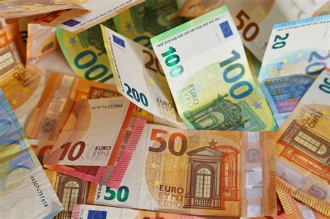 Ukážka rôznych typov drevených krabičiek na peniaze