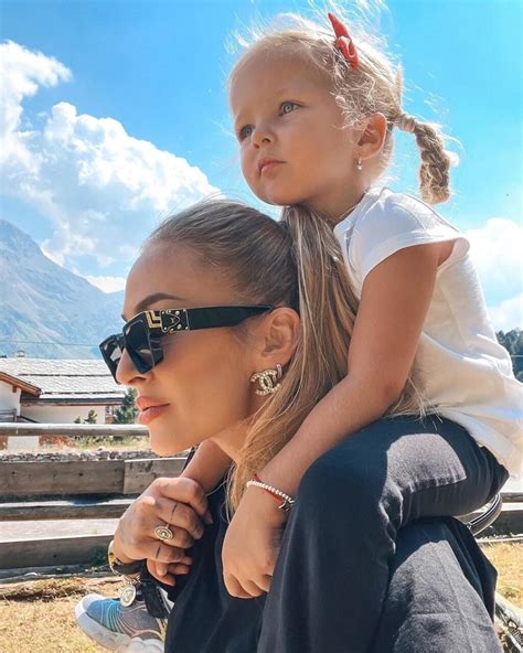 Lucia Sládečková s dcérou Lýdiou v Thajsku