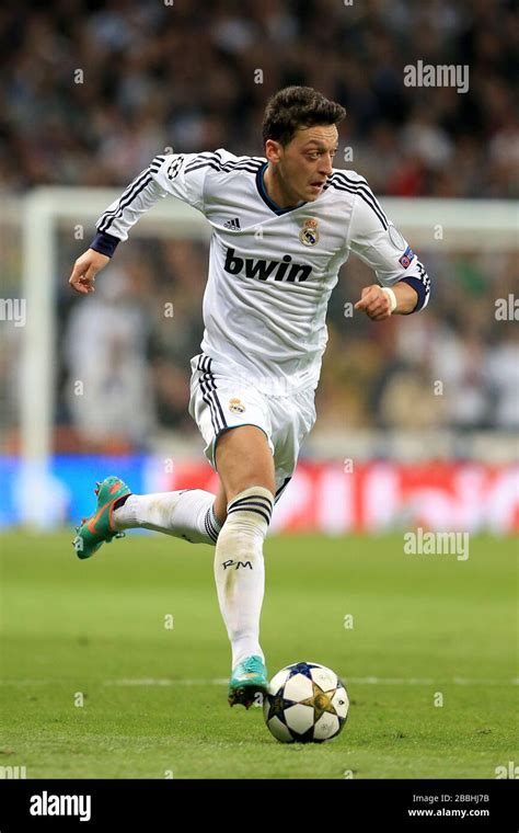 Mesut Özil oslavuje gól v drese Realu Madrid