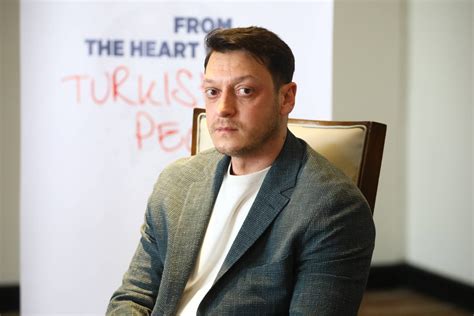 Mesut Özil pri odovzdávaní charitatívneho ocenenia