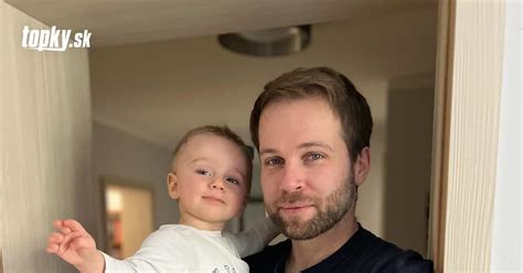 Ilustračná fotografia šťastnej rodiny s bábätkom