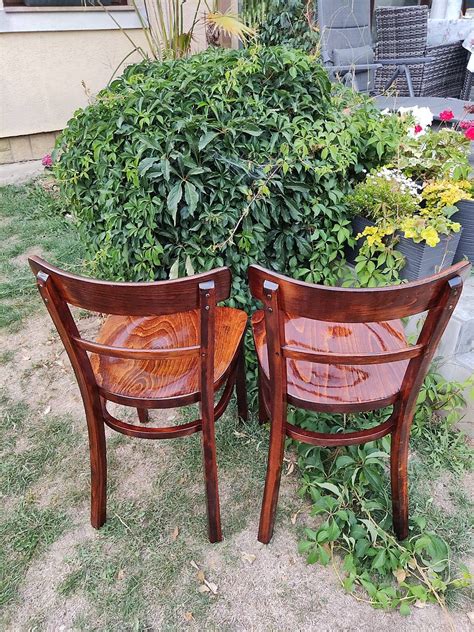 Ukážka kuchynských stoličiek natretých na bielo