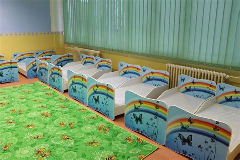 interiér detských jaslí s hračkami a pomôckami