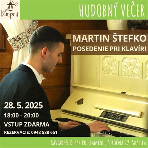 Fotografia Miloša Biháryho pri klavíri