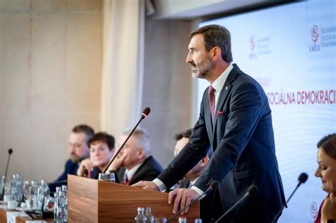 Detailný pohľad na akrozómovú reakciu spermie.