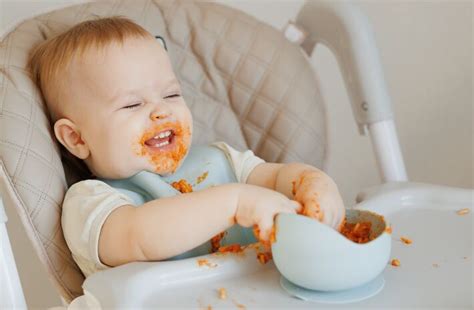 infografika s prehľadom zakázaných potravín pre dojčatá