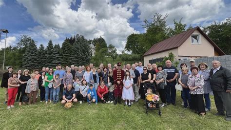 Ilustračná fotografia zobrazujúca rodinné stretnutie alebo dokumenty súvisiace s výživným.