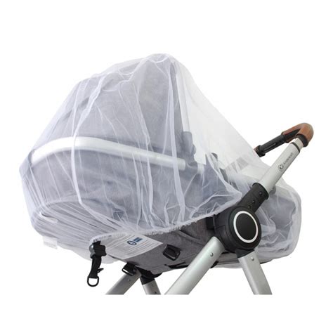 Ukážka príslušenstva k detskému kočíku: nánožník, pláštenka, sieťka proti hmyzu.