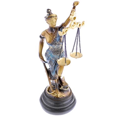 Ilustračné foto: súdna sieň s váhami spravodlivosti, symbolizujúca súdne rozhodovanie v rodinných sporoch