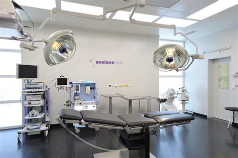 Moderná pôrodná sála s vybavením