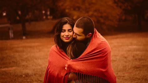 Infografika porovnávajúca krátkodobé výsledky a dlhodobé riziká rôznych diét