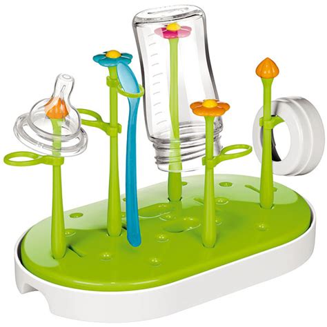 Ilustrácia zobrazujúca rôzne typy detských fliaš a cumlíkov