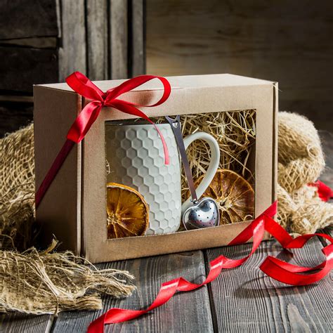 fotografia malej Veroniky Fojtů s červeným hrnčekom, ktorá sa stala ikonickým obalom Granka