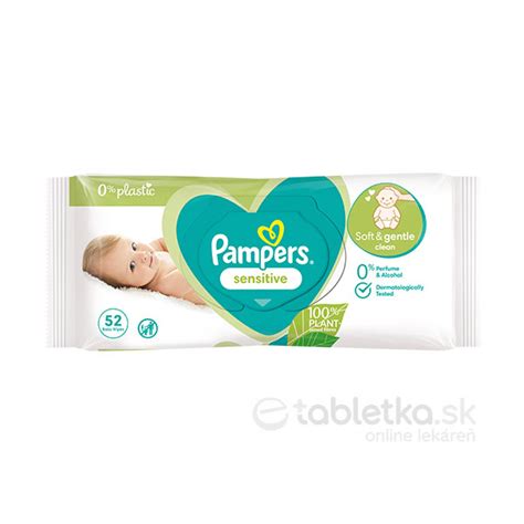 Rodina s dieťaťom používajúca vlhčené obrúsky Pampers