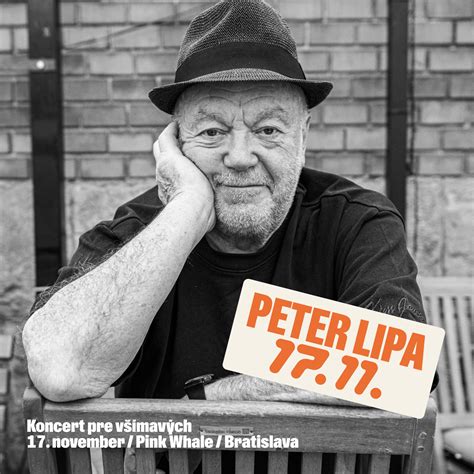Peter Lipa na pódiu s hudobníkmi