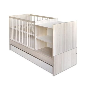 detská postieľka s integrovaným prebaľovacím pultom