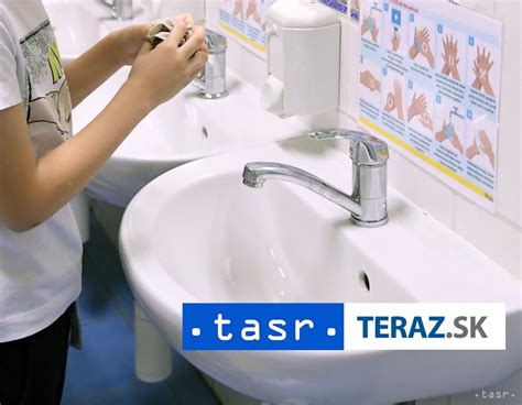 Deti pri umývaní rúk v kúpeľni materskej školy