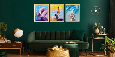 Rôznorodá kolekcia umeleckých reprodukcií na papieri a plátne, vrátane rámov a paspart.