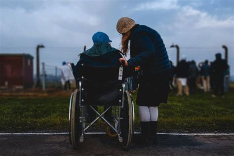 Infografika porovnávajúca rodičovský príspevok a príspevok na opatrovanie