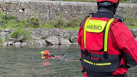 ilustračná fotografia záchranárskeho člnu na rieke