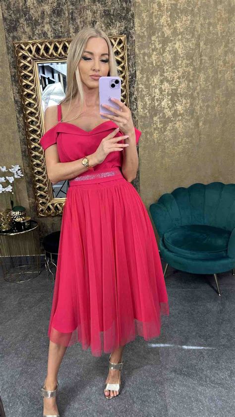 Detské spoločenské šaty s tylovou sukničkou a čipkovanými detailmi