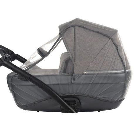 Detailná fotografia sieťky proti hmyzu nasadenej na kočík Quinny