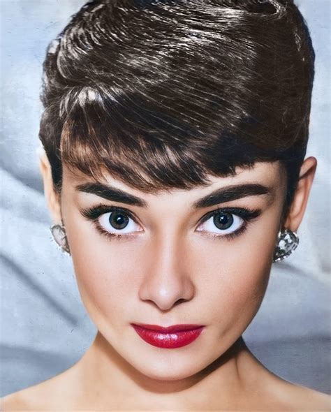 Kolekcia účesov Audrey Hepburn, vrátane krátkeho strihu.