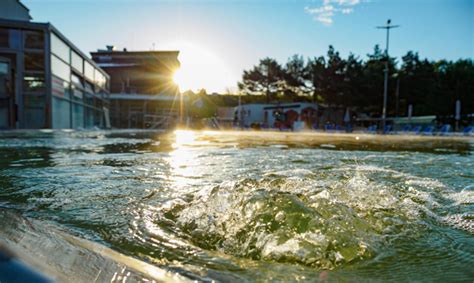 Bazén s geotermálnou vodou vo Vrbove