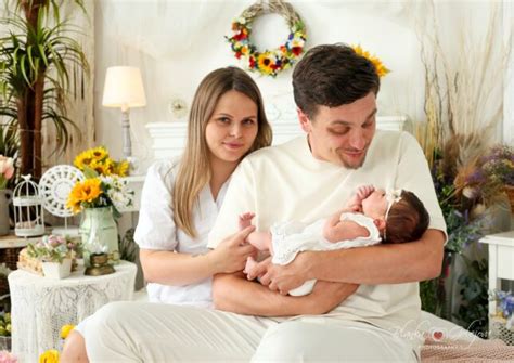 Ilustračné foto bábätka v lete s rodičmi