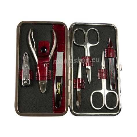 Kompilácia rôznych typov darčekových sád pre deti: manikúrová sada, súprava na starostlivosť, jedálenská súprava.