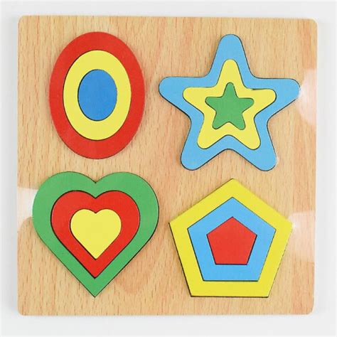 Ukážka rôznych drevených stavebníc pre deti rôzneho veku.