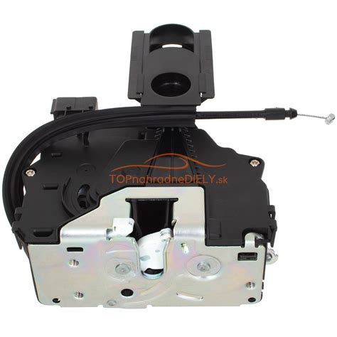 Detail zámkového mechanizmu strešného boxu s centrálnym zamykaním