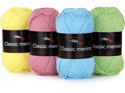 ukážka rôznych materiálov svetrov: vlna, merino vlna, bavlna