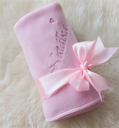 Deka s menom bábätka a personalizované oblečenie