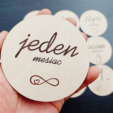 Drevené míľnikové kartičky s gravírovanými motívmi