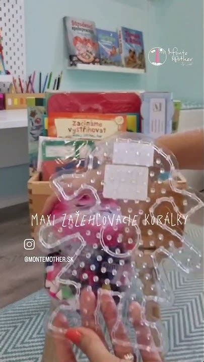 Ilustrácia znázorňujúca rôzne kreatívne pomôcky pre deti, ako sú farby, papiere, nožnice a lepidlo.