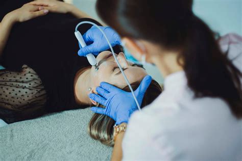 Schéma prieniku látok do pokožky pomocou galvanického prúdu