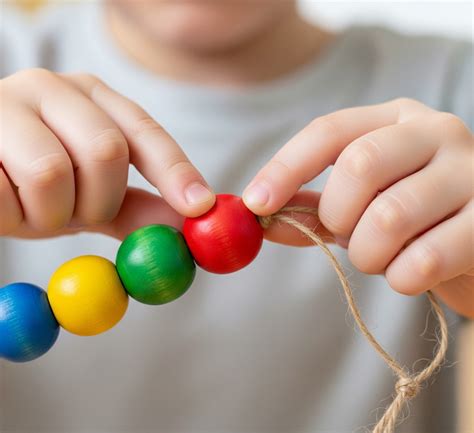 Ilustrácia znázorňujúca rozvoj jemnej motoriky u detí