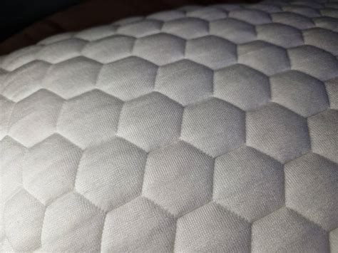 detailná fotografia EPS granúl ako výplne vankúša