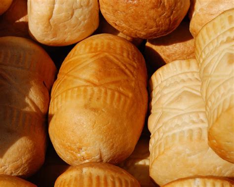 Schéma znázorňujúca rozdiel medzi stolnou a zabudovateľnou odsávačkou prachu