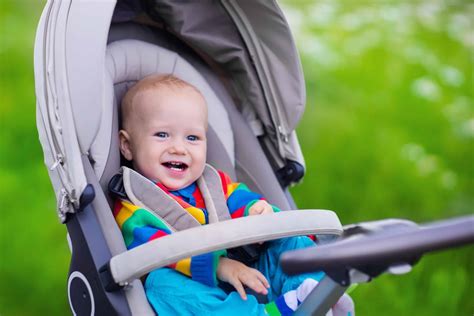 Obrázok zobrazujúci rôzne modely autosedačiek a kočíkov Peg Perego, ktoré sú kompatibilné s Isofix základňami