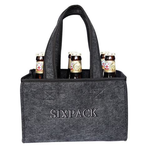 Detail organizéra s izolovanými priehradkami na fľaše a vreckom na zips