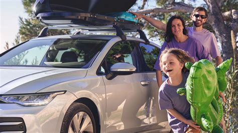 Ilustračná fotografia rodiny cestujúcej autom s deťmi v autosedačkách BeSafe.