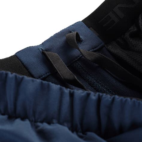 Detailný záber na povrch fusaku s vodoodpudivou úpravou