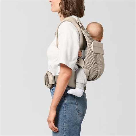 Ilustračná fotografia ergonomického nosiča Cybex Amya s dieťaťom