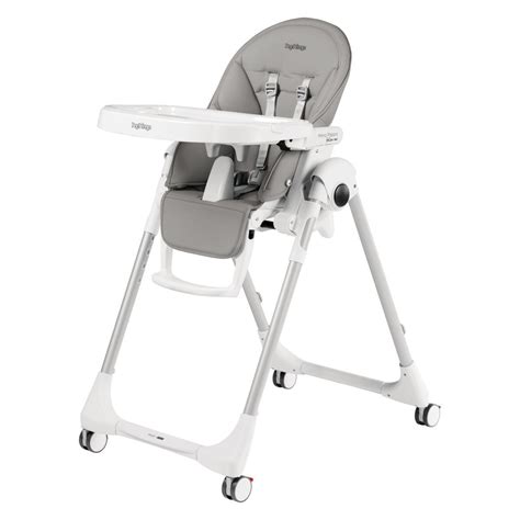 Ilustračná fotografia dieťaťa v jedálenskej stoličke Peg Perego Prima Pappa Follow Me v rôznych fázach používania (lehátko, jedálenská stolička, stolička pri stole)