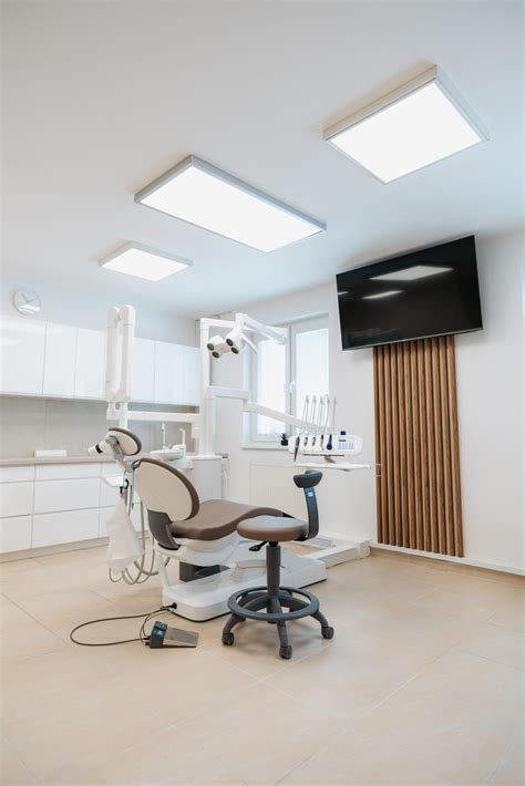 Interiér nemocnice s moderným prístrojovým vybavením