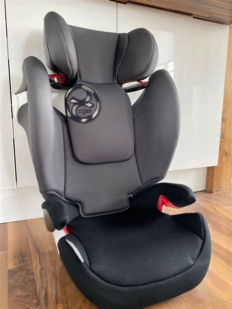 Schéma autosedačky Cybex Solution M-Fix s vyznačenými možnosťami nastavenia opierky hlavy a chrbta